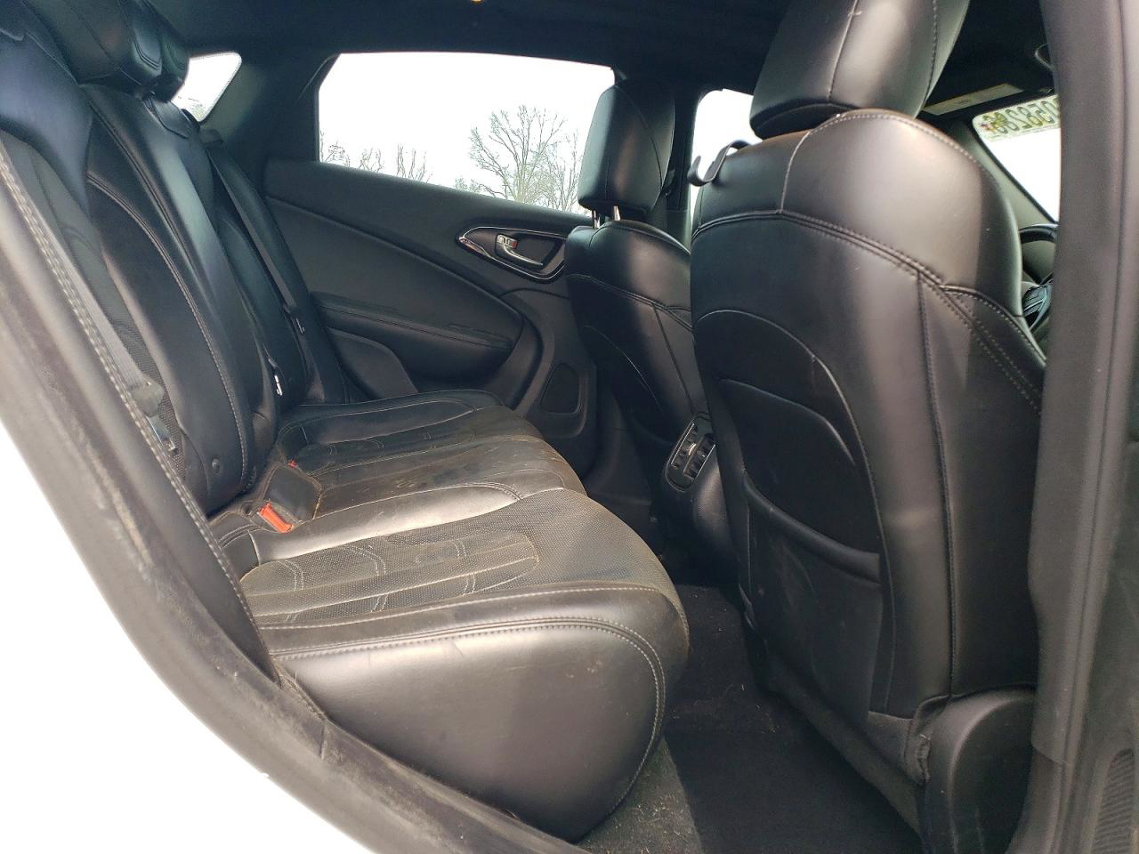 Chrysler 200 2016