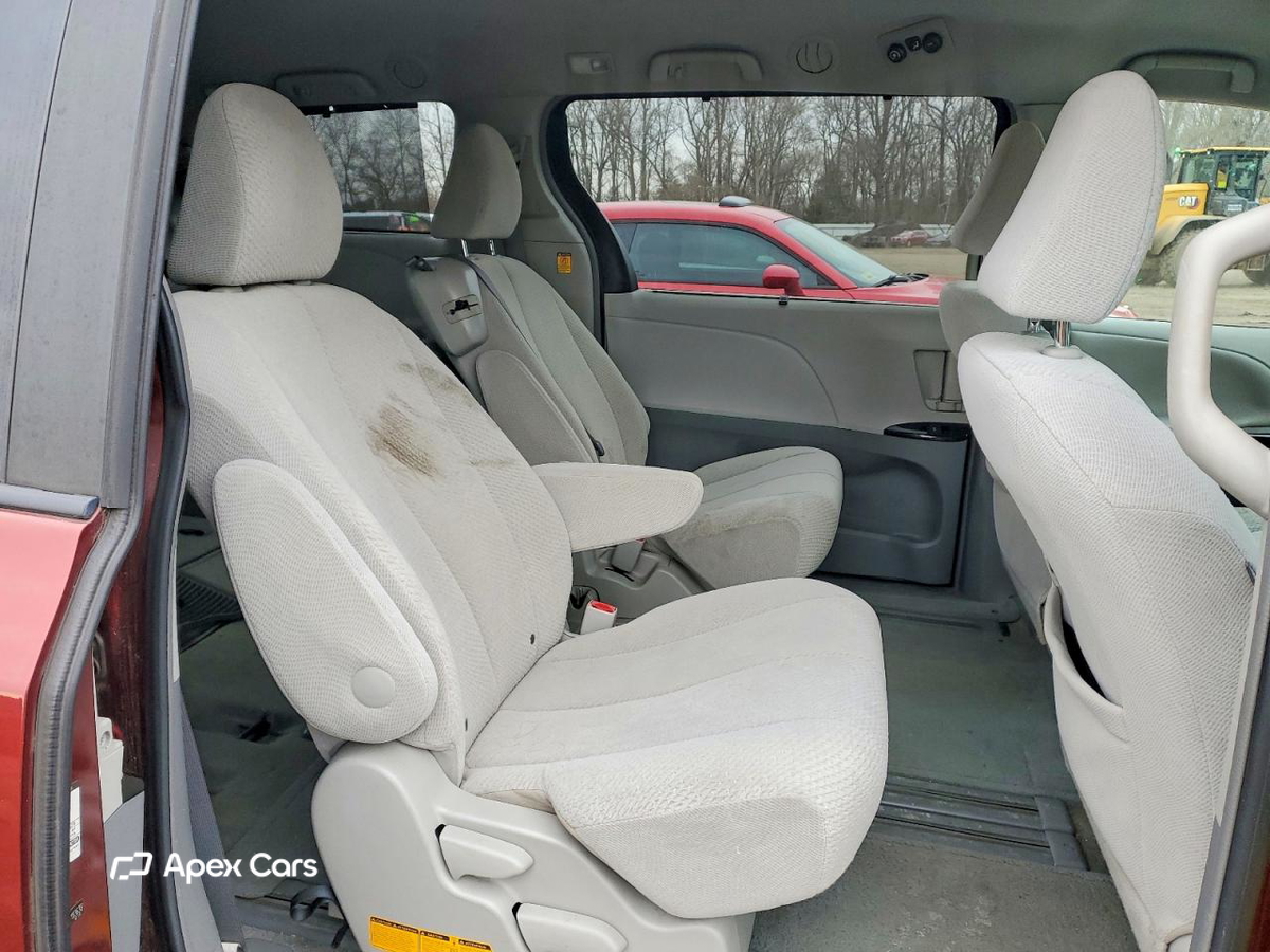 Toyota Sienna 2012