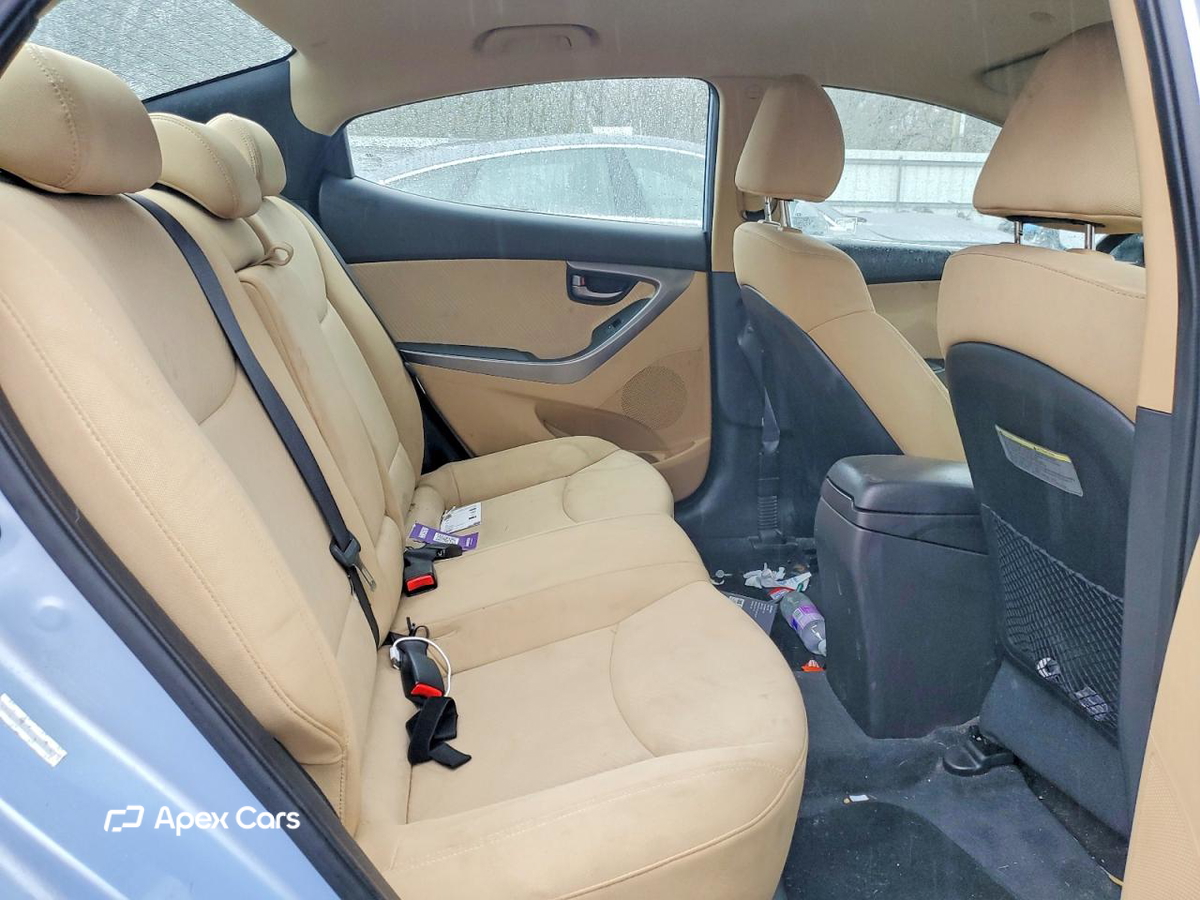 Hyundai Elantra 2012
