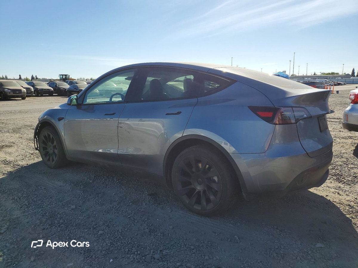 Tesla Model Y 2024