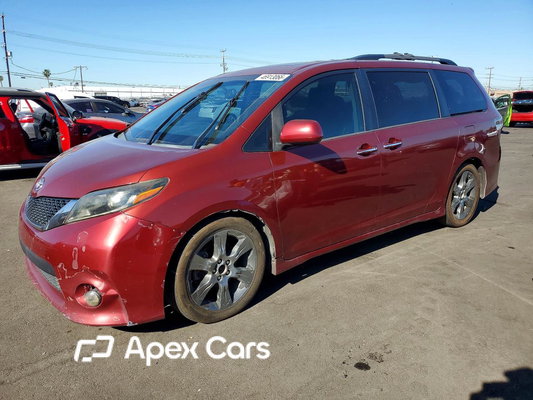 Toyota Sienna 2015 - Image 1 of 13