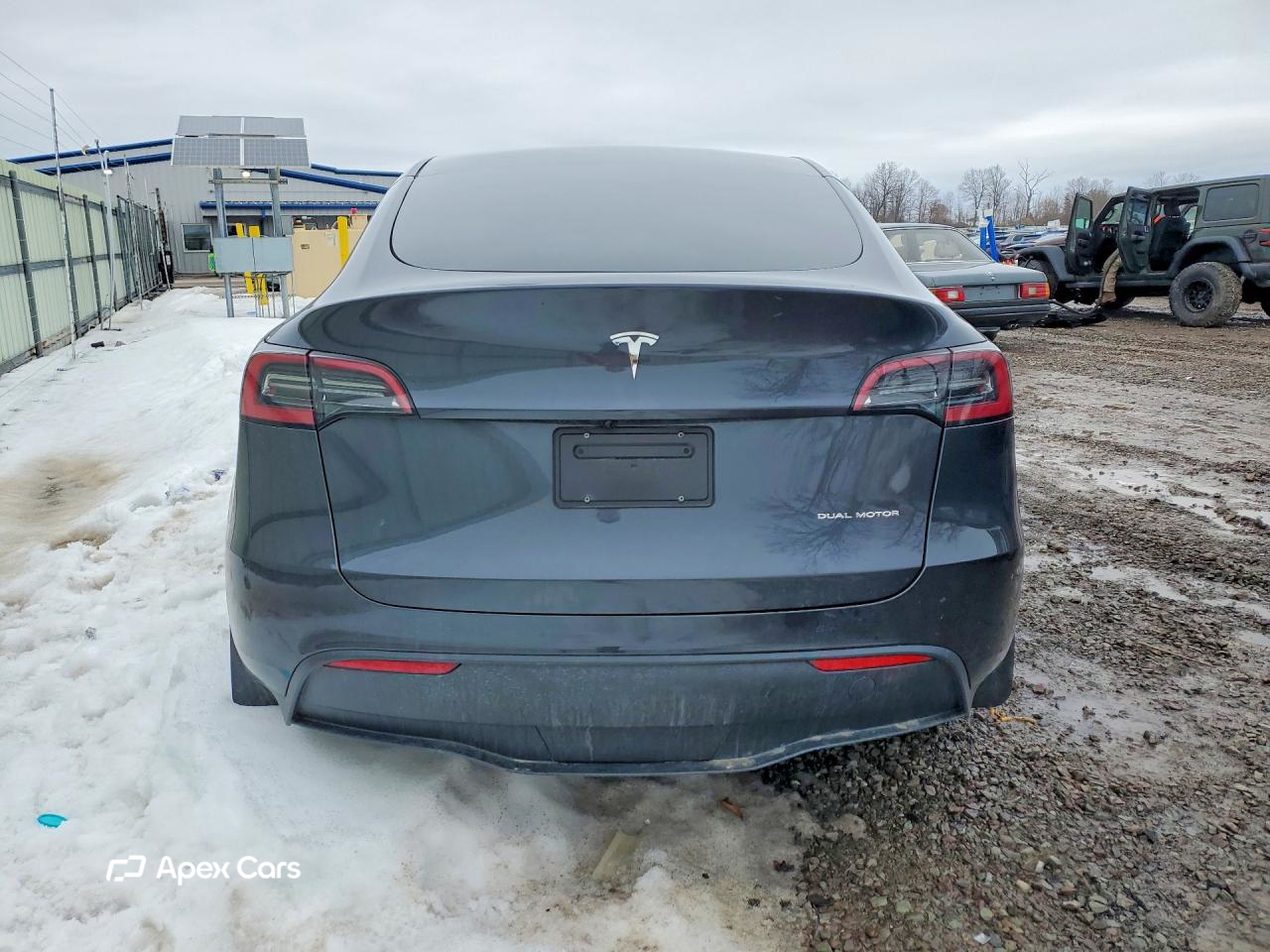 Tesla Model Y 2025