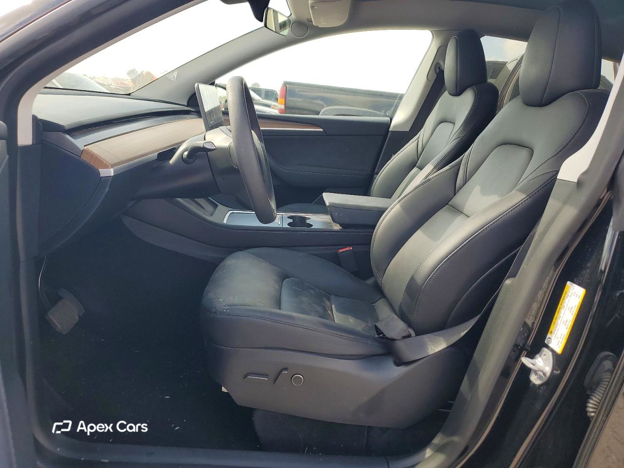 Tesla Model Y 2025