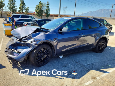 Tesla Model Y 2023 - Image 1 of 5