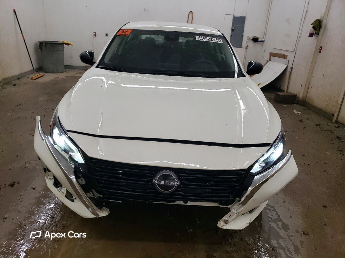 Nissan Altima 2025