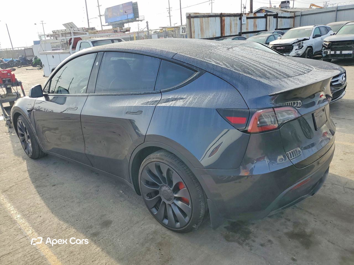 Tesla Model Y 2024