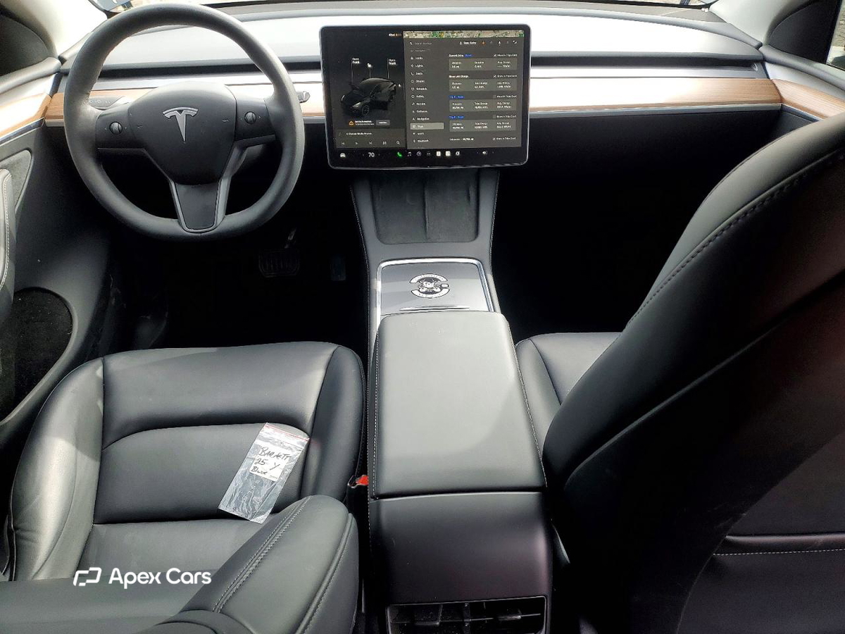 Tesla Model Y 2025