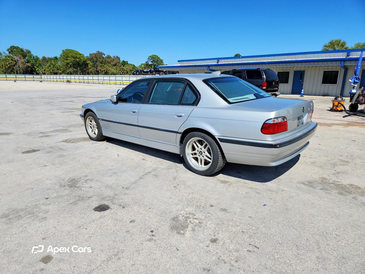 BMW Series 7 2001