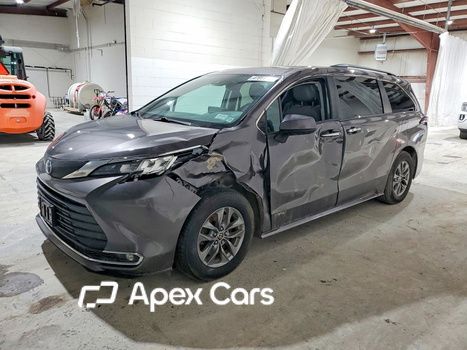 Toyota Sienna 2021 - Image 1 of 14