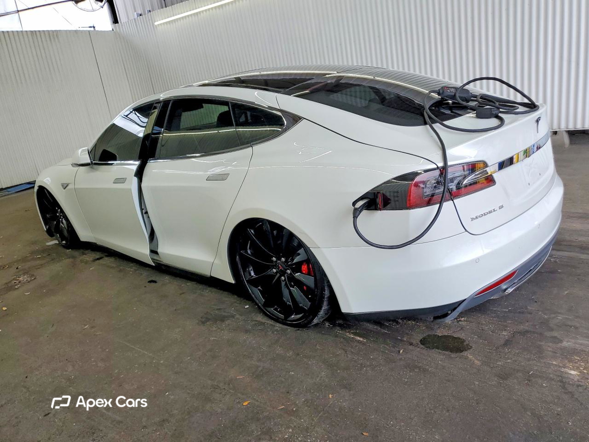 Tesla Model S 2014