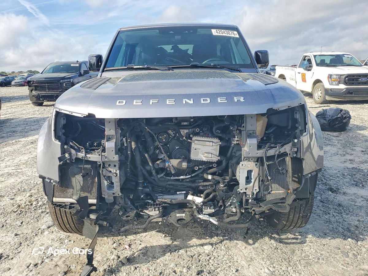 Land Rover Defender 2023