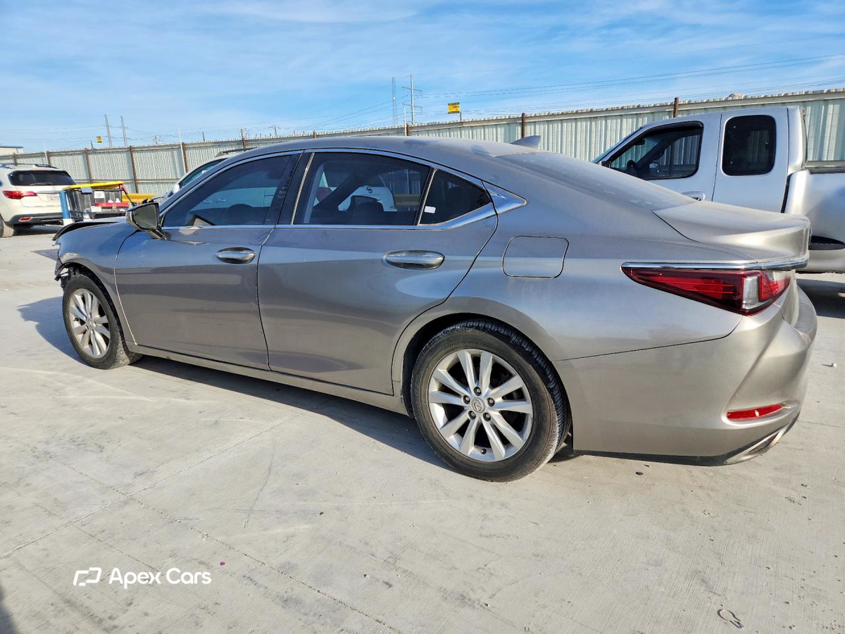 Lexus ES 2021