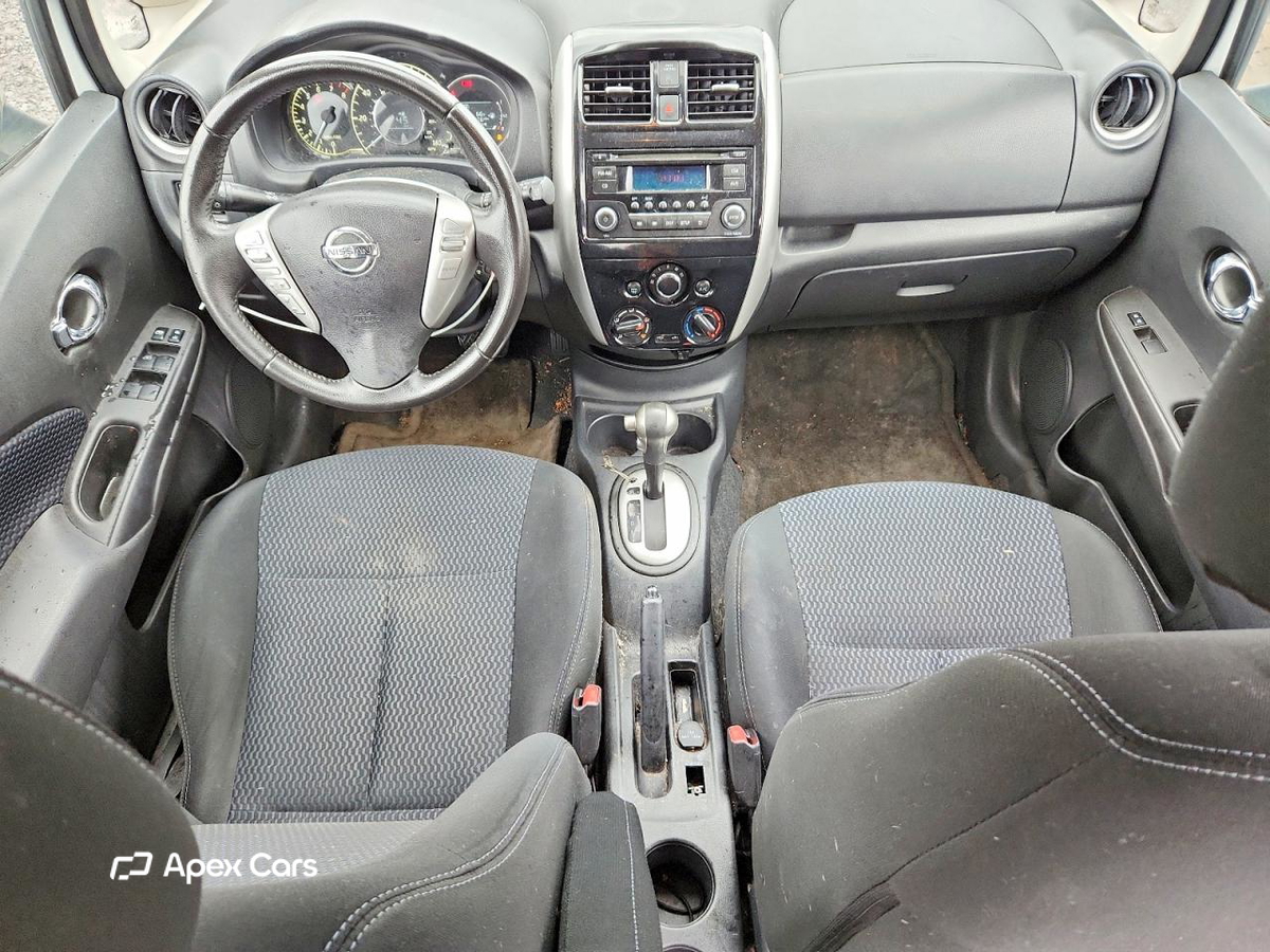 Nissan Versa 2015