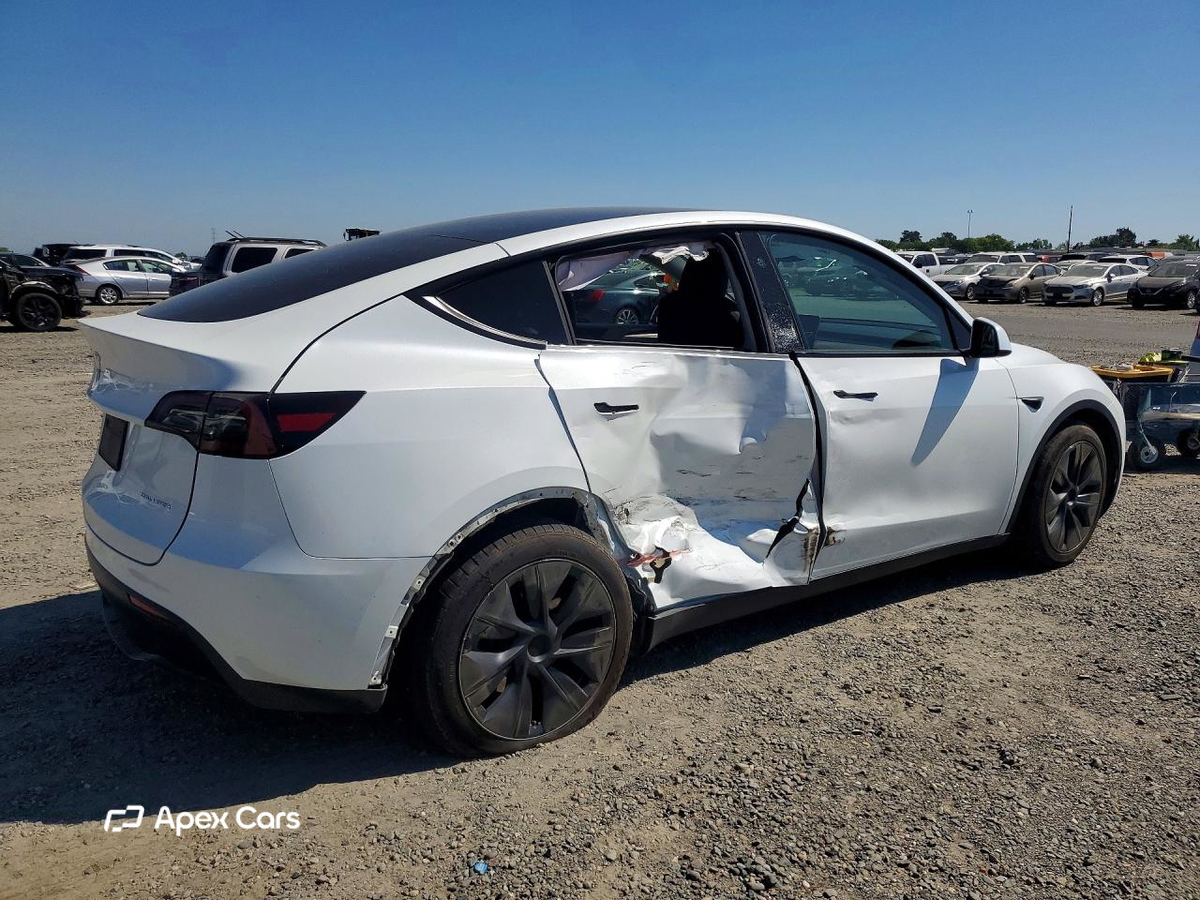 Tesla Model Y 2025