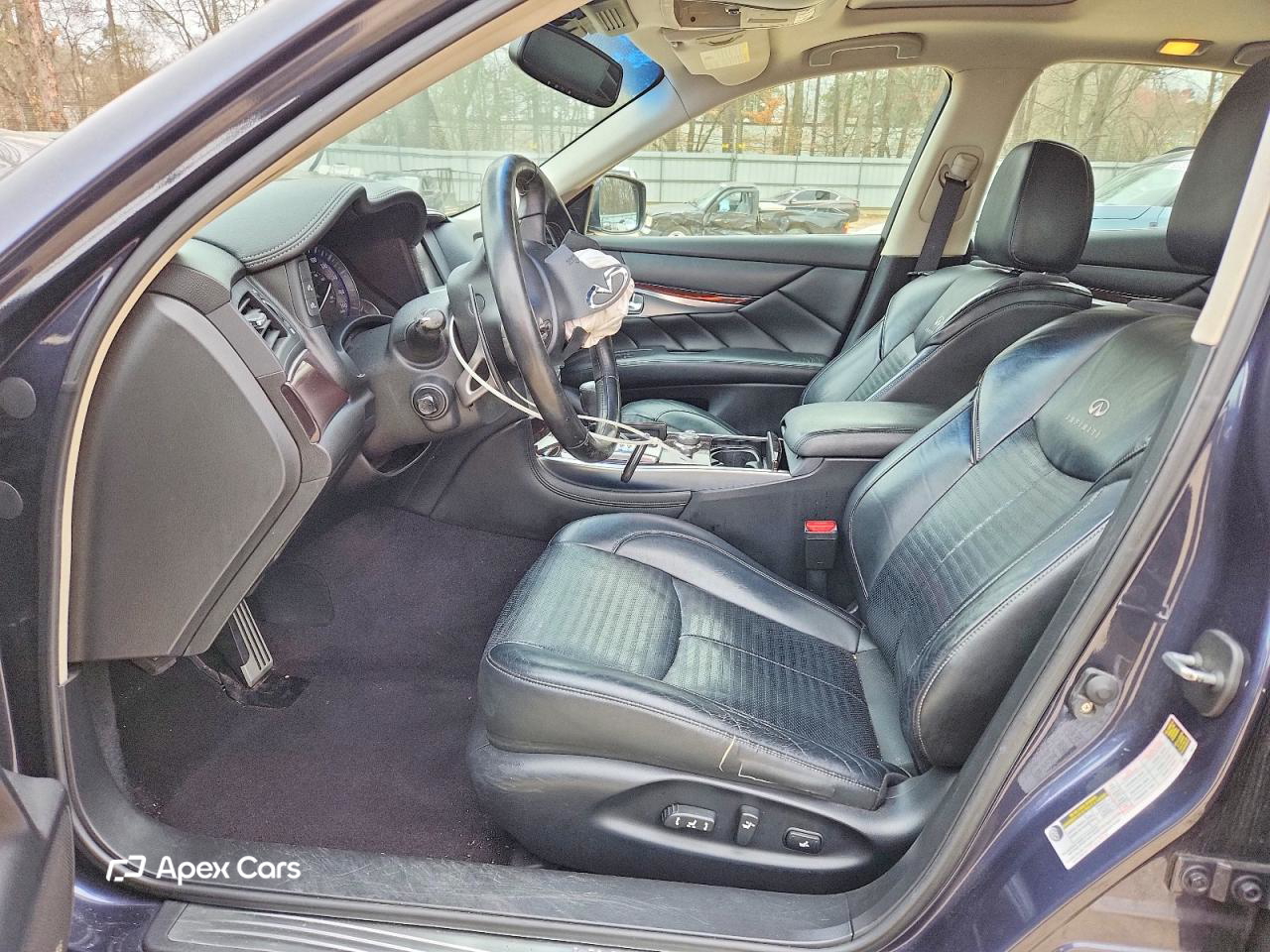 Infiniti M 2011