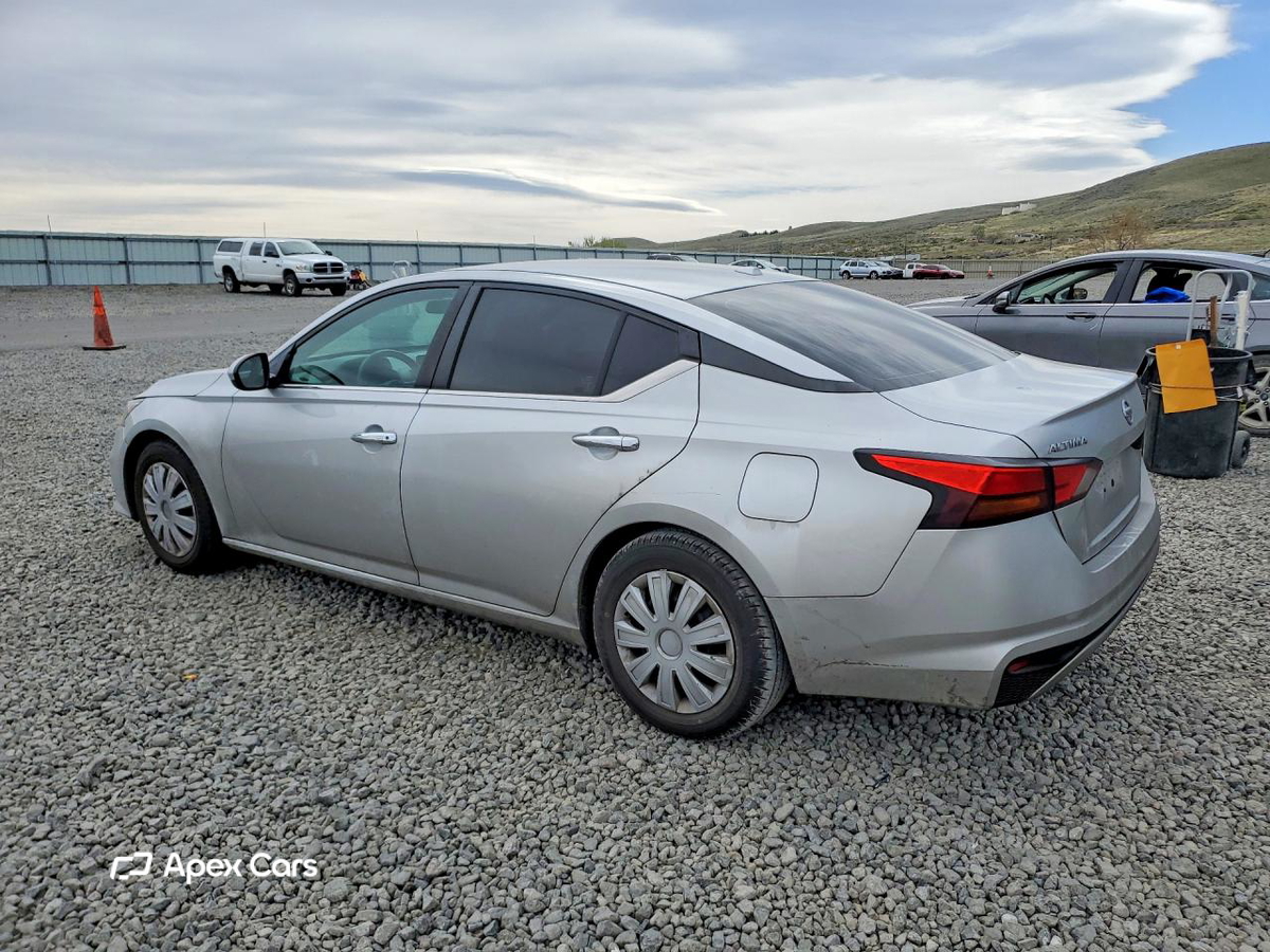 Nissan  2019