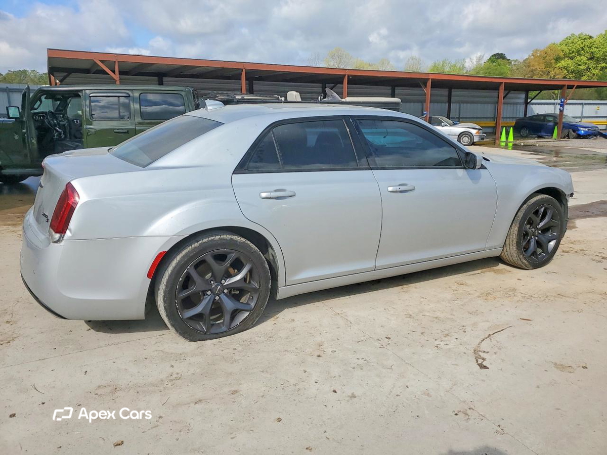 Chrysler 300 2021
