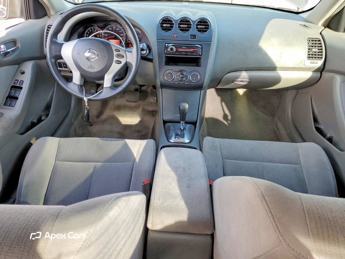 Nissan Altima 2010