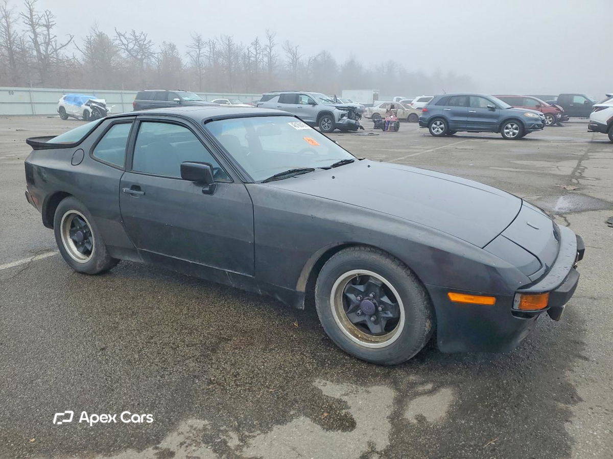 Porsche 944 1983