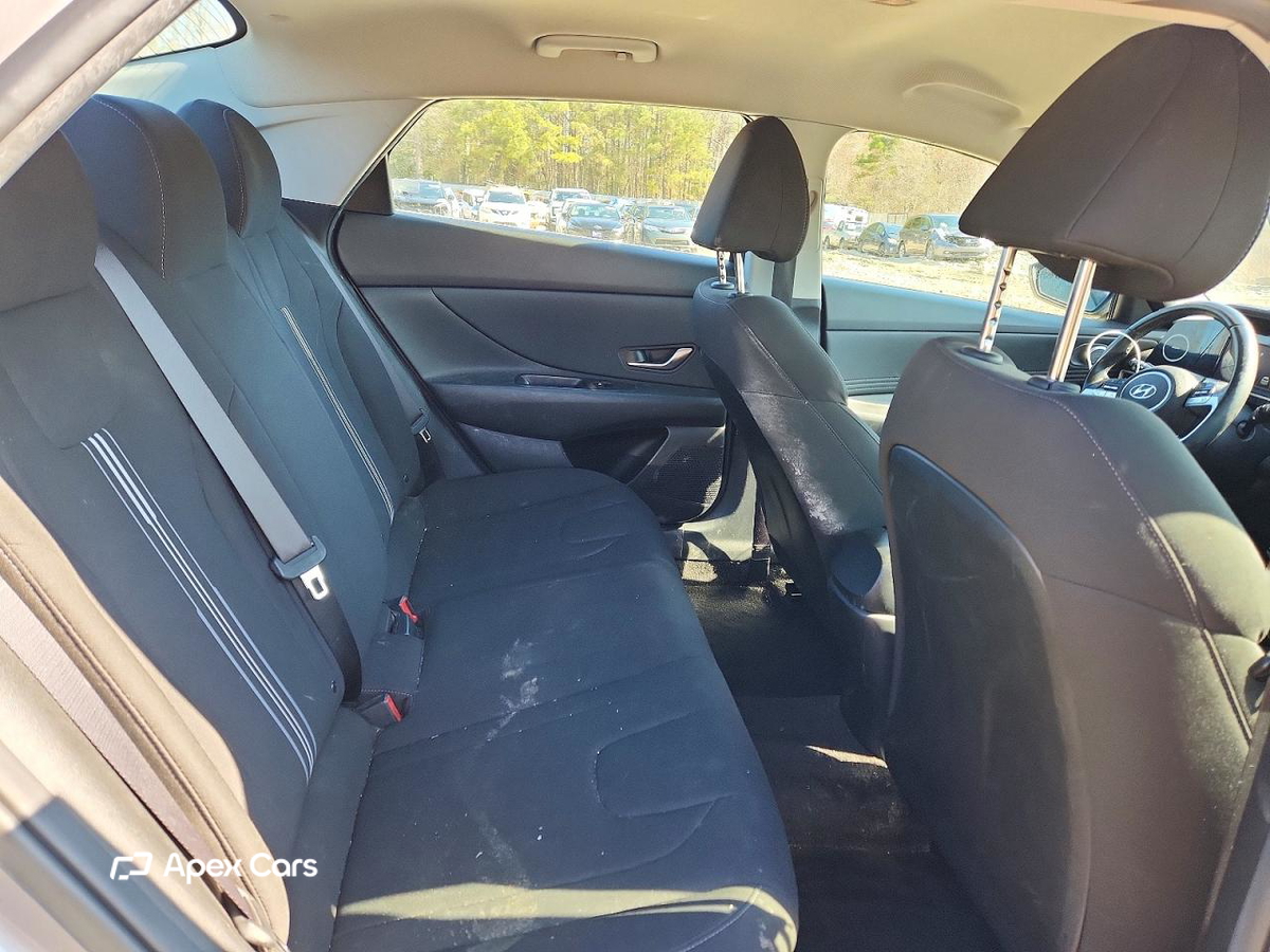 Hyundai Elantra 2022