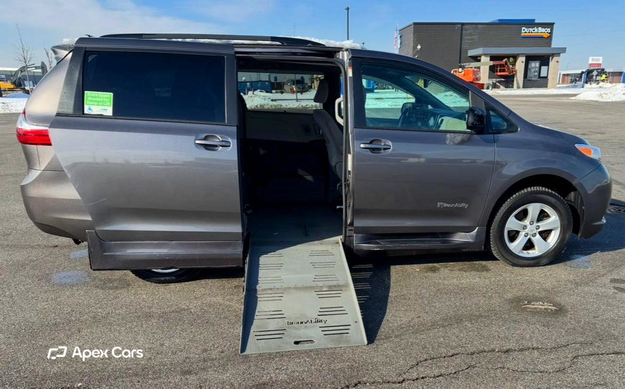 Toyota Sienna 2016