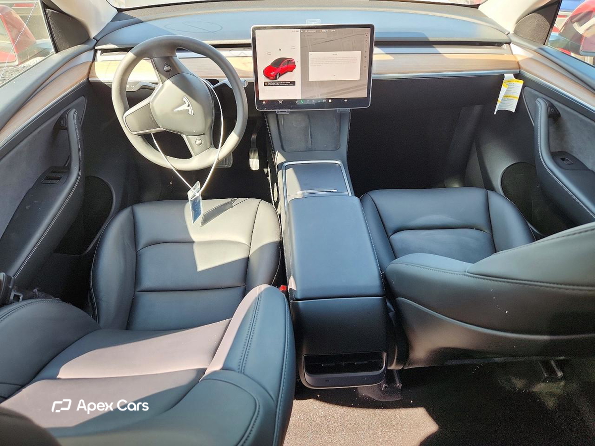 Tesla Model Y 2024