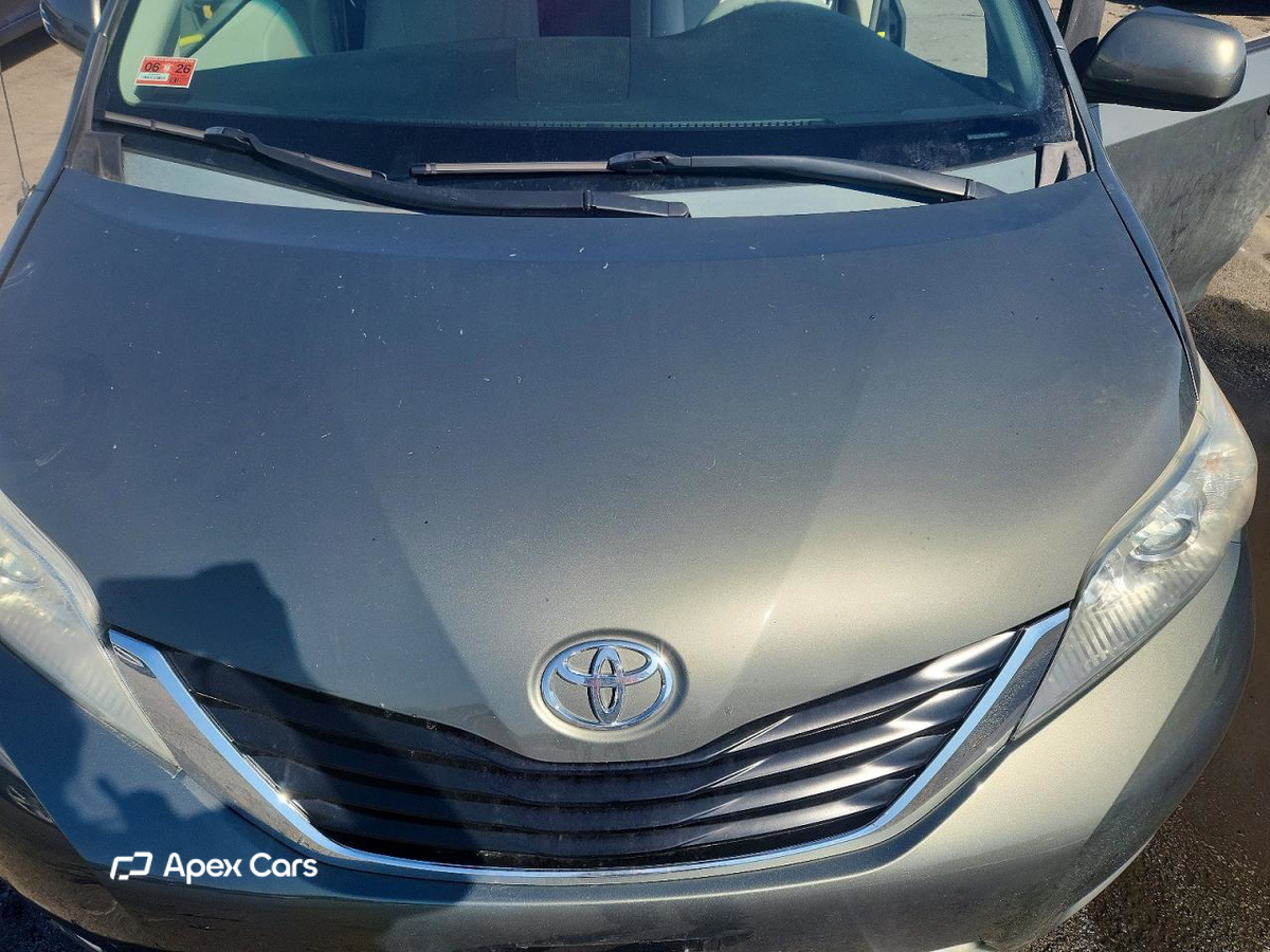 Toyota Sienna 2011