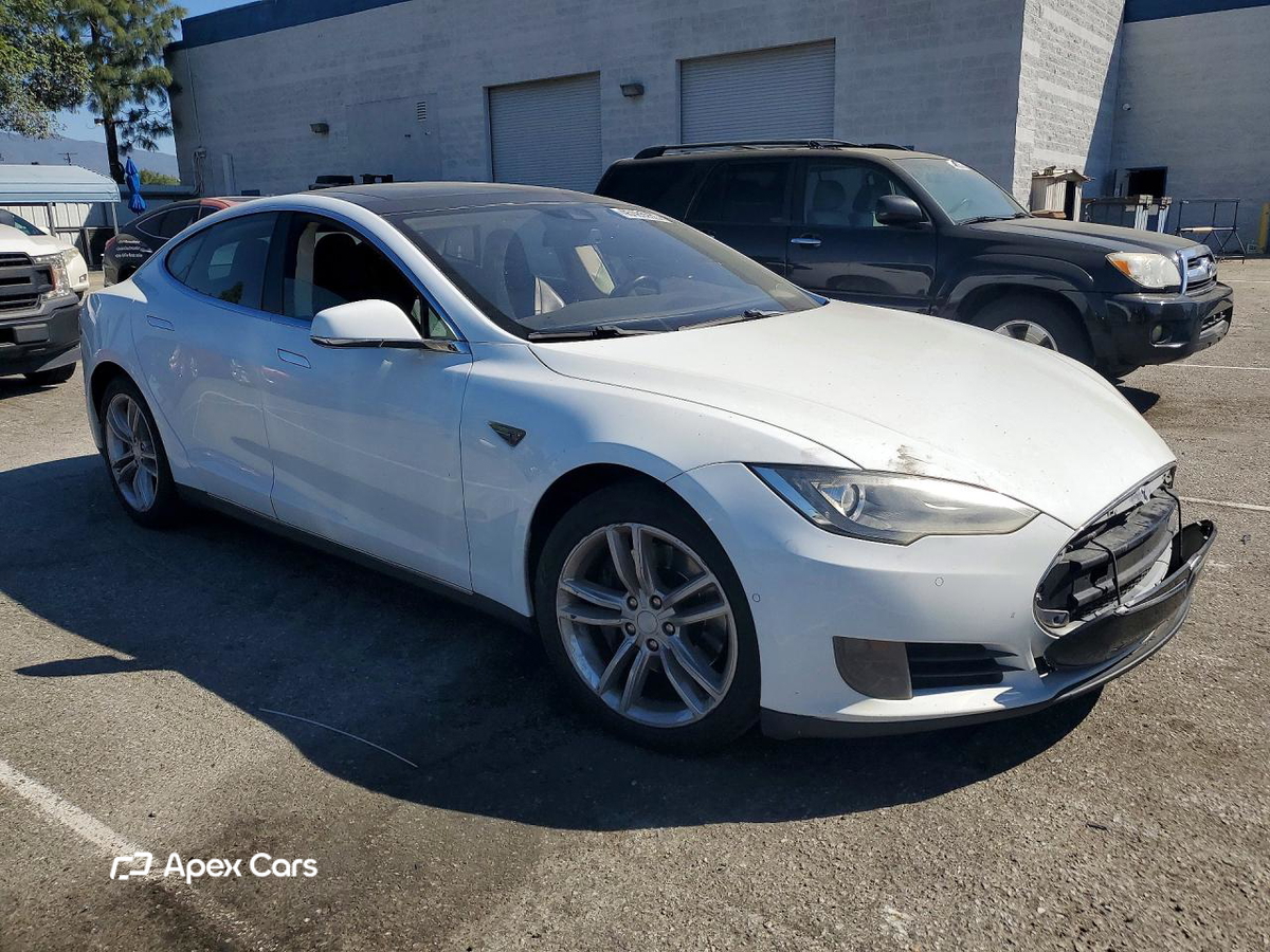 Tesla Model S 2015