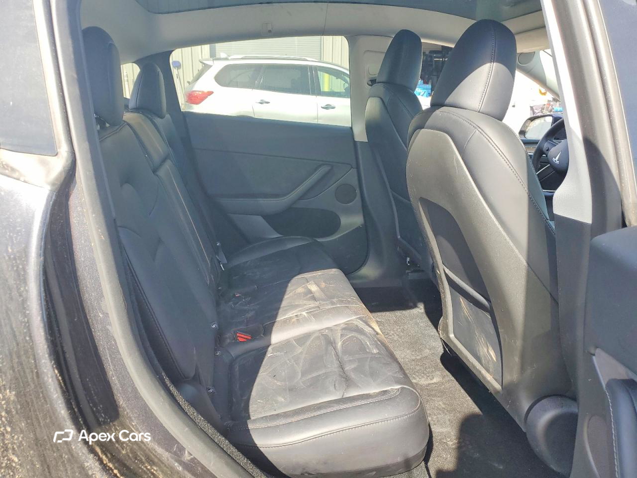 Tesla Model Y 2025