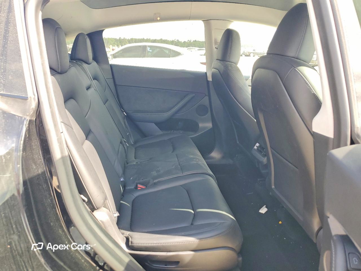 Tesla Model Y 2025