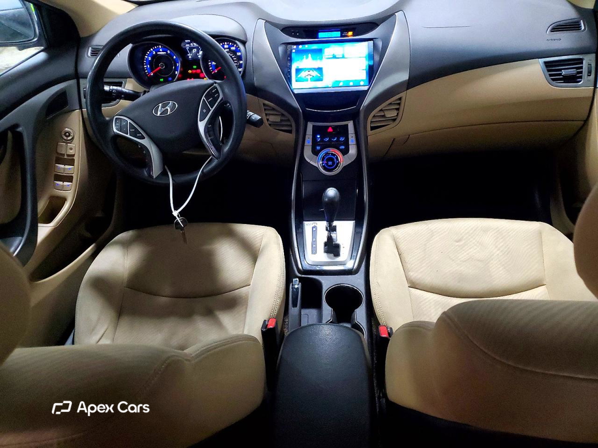 Hyundai Elantra 2012