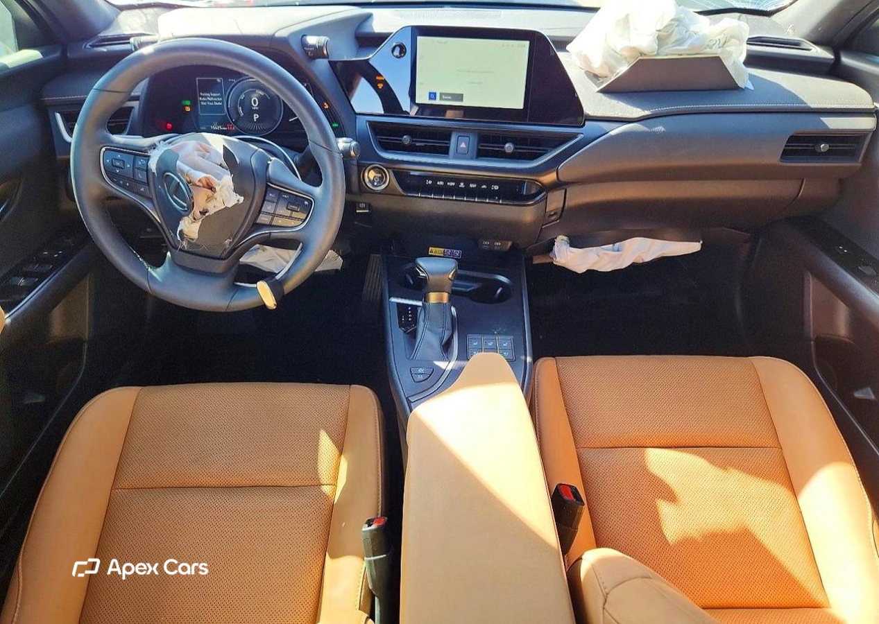 Lexus UX 2024