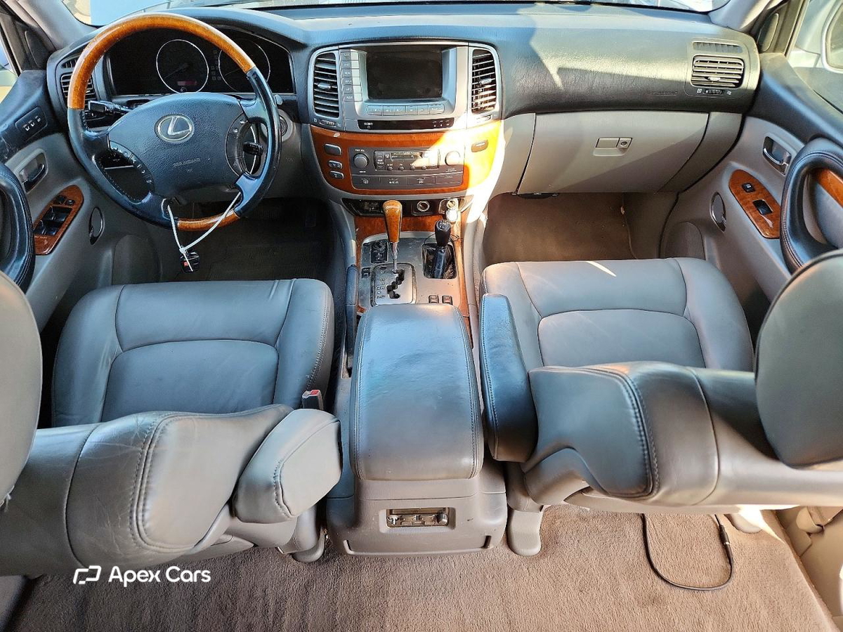 Lexus LX 2005
