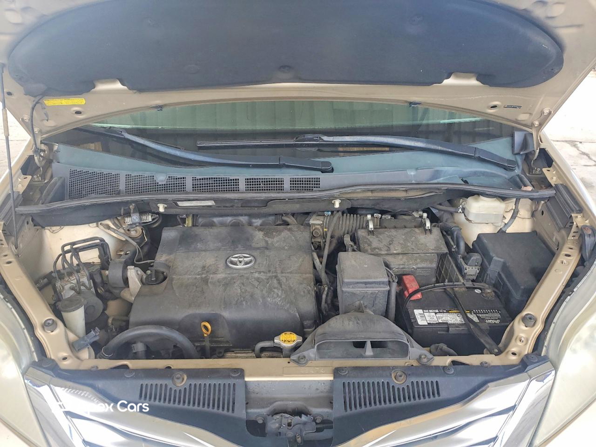 Toyota Sienna 2011