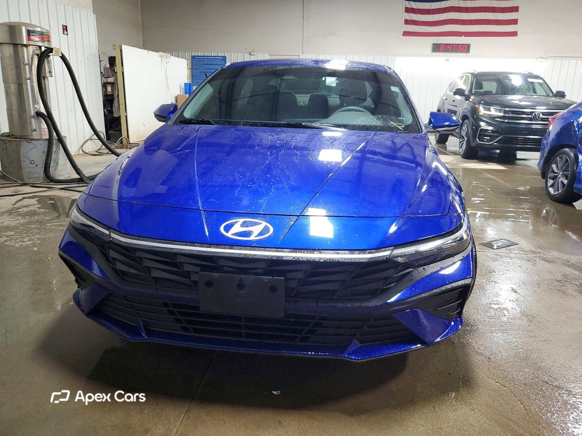 Hyundai Elantra 2024