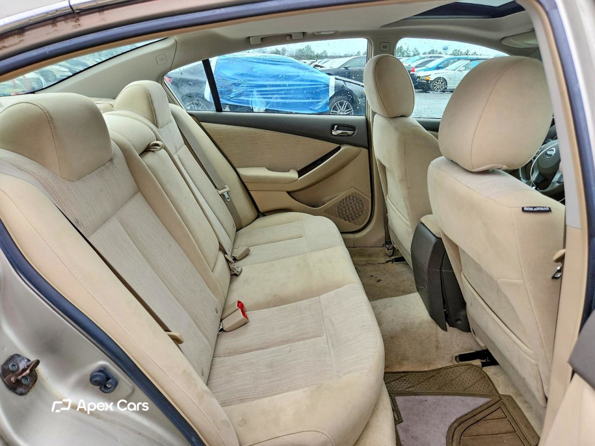 Nissan Altima 2010