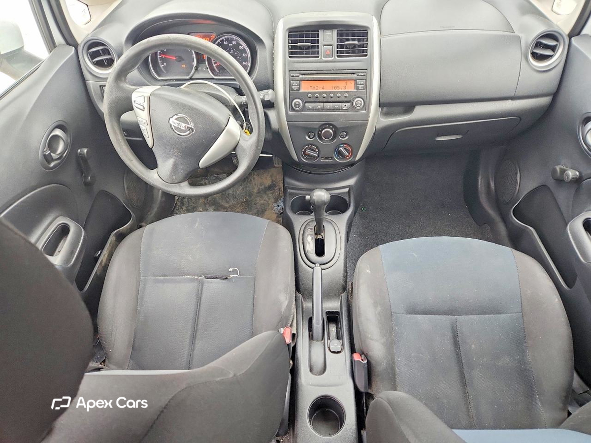 Nissan Versa 2015