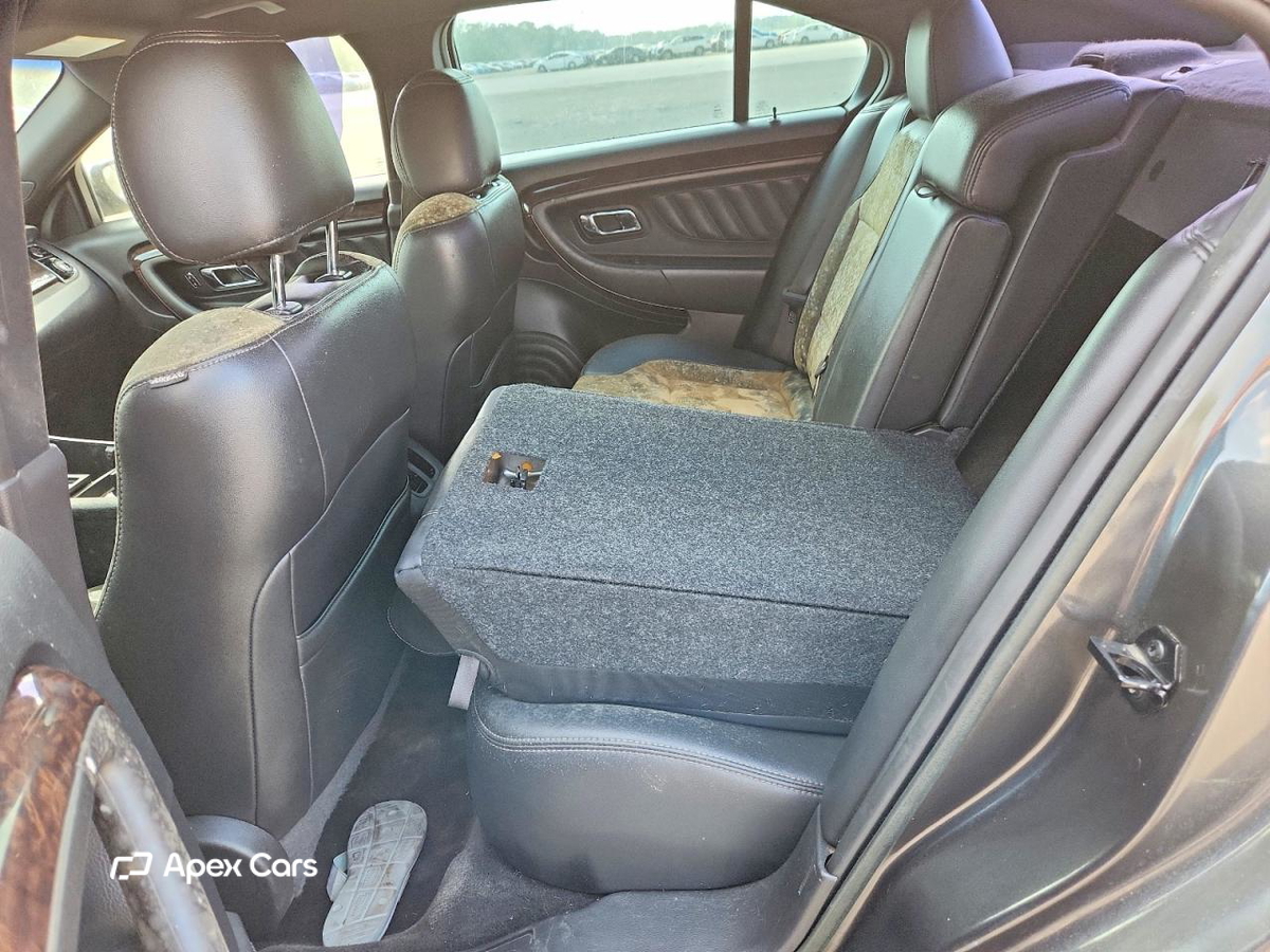 Ford Taurus 2016