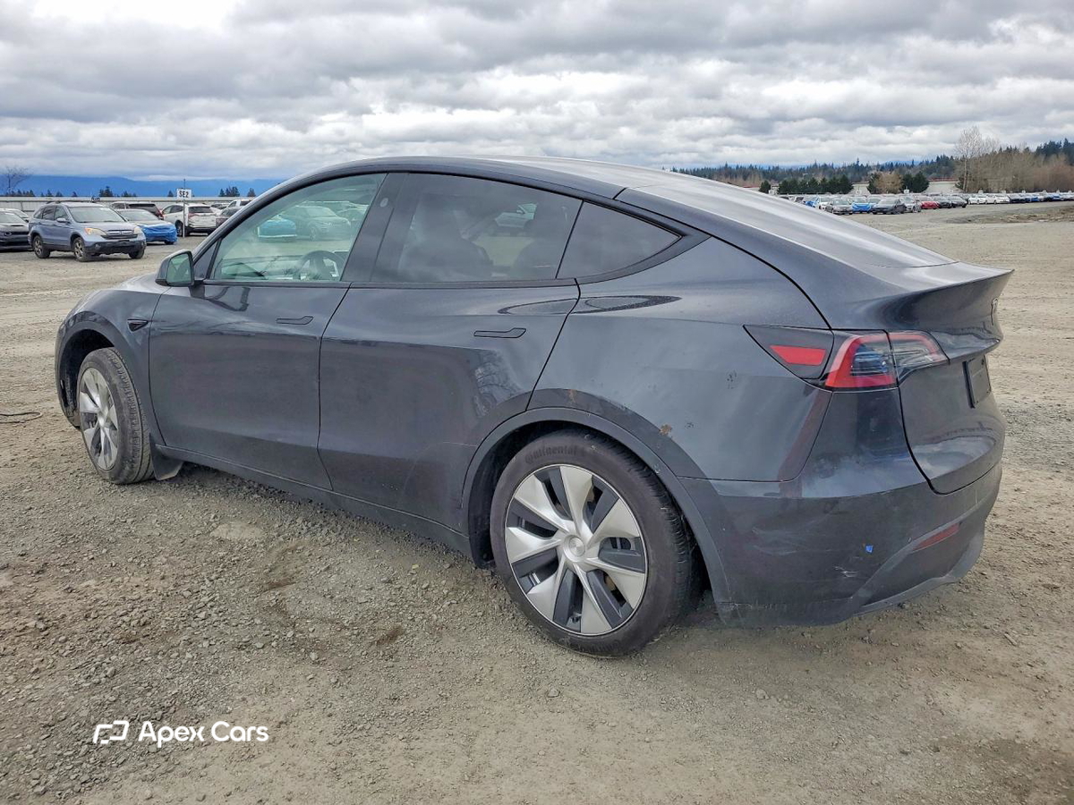 Tesla Model Y 2024