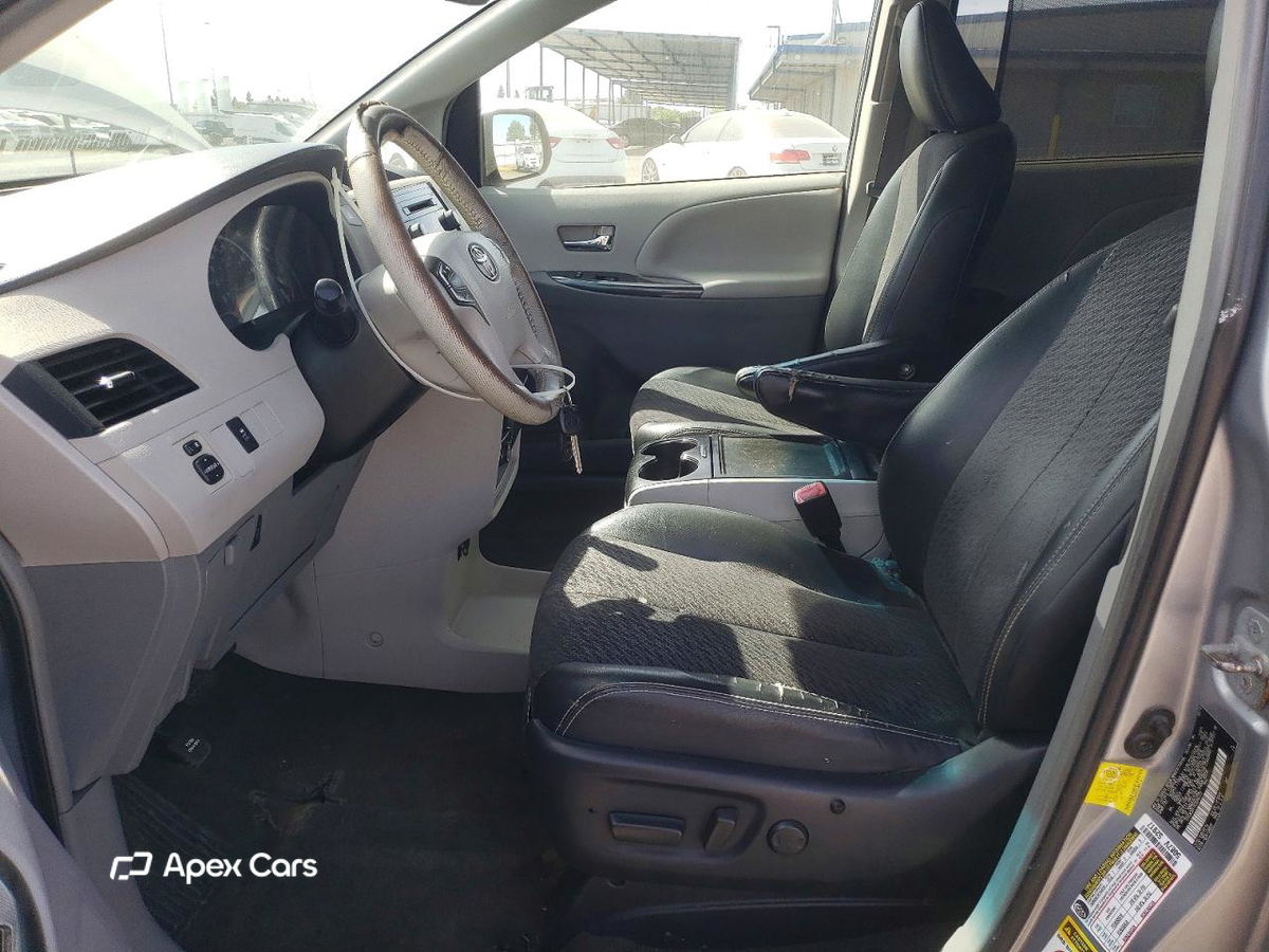 Toyota Sienna 2012