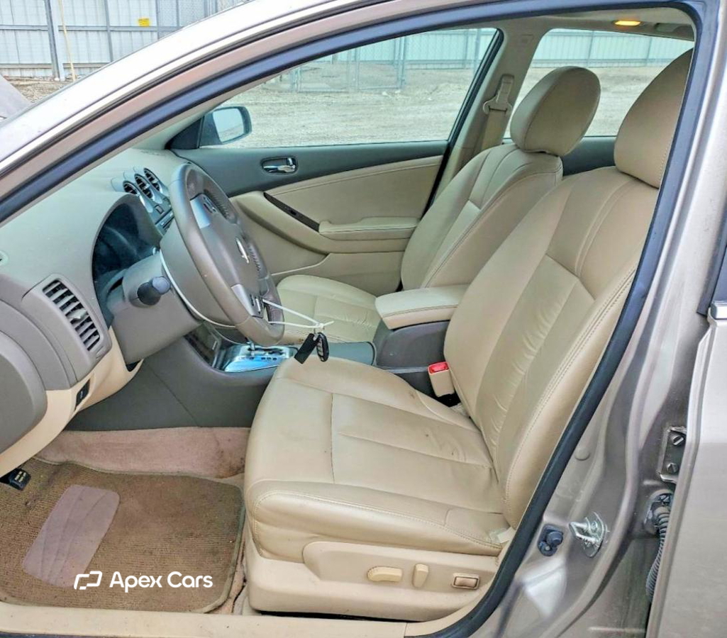 Nissan Altima 2012