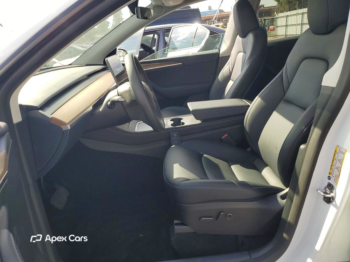 Tesla Model Y 2025