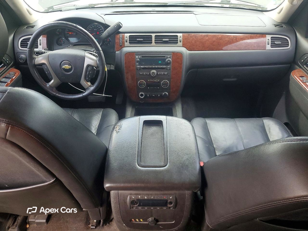 Chevrolet Suburban 2012