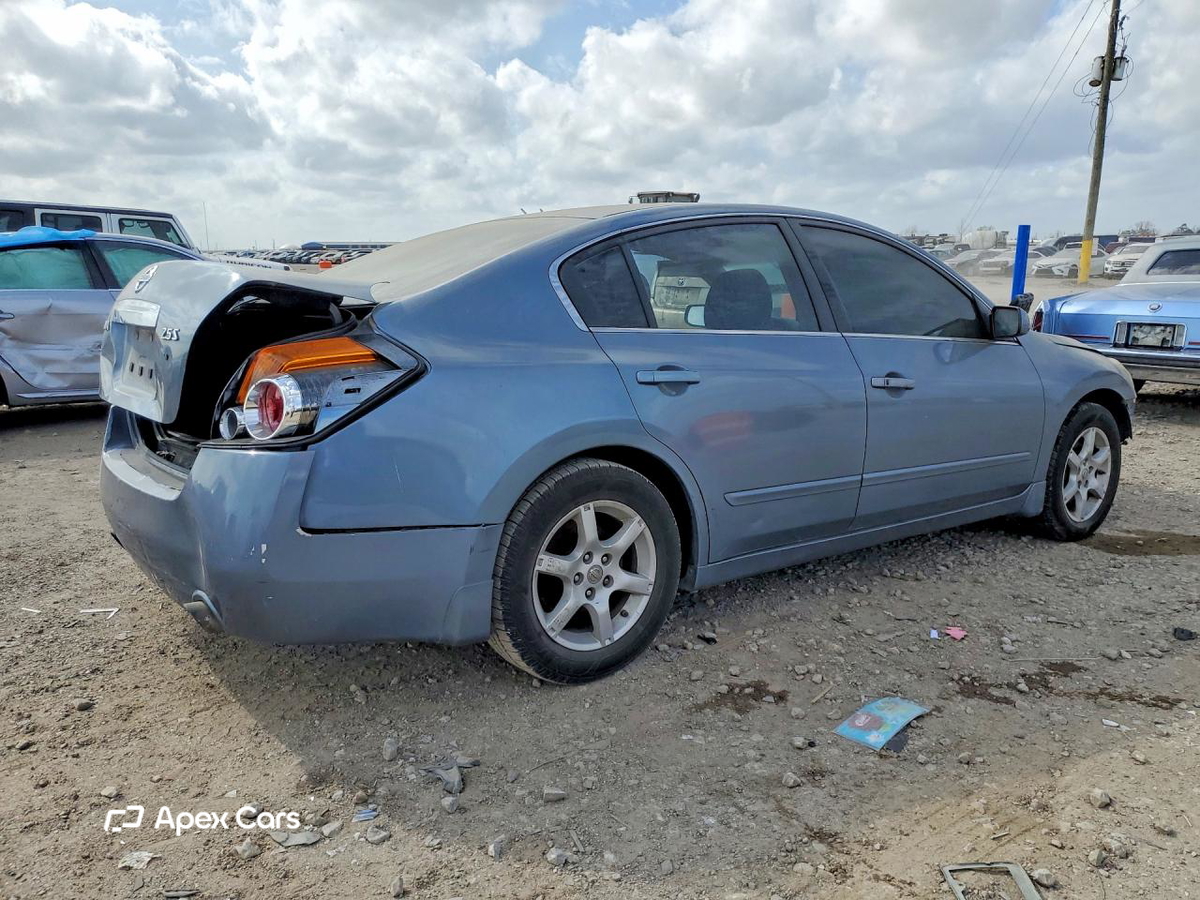 Nissan Altima 2010