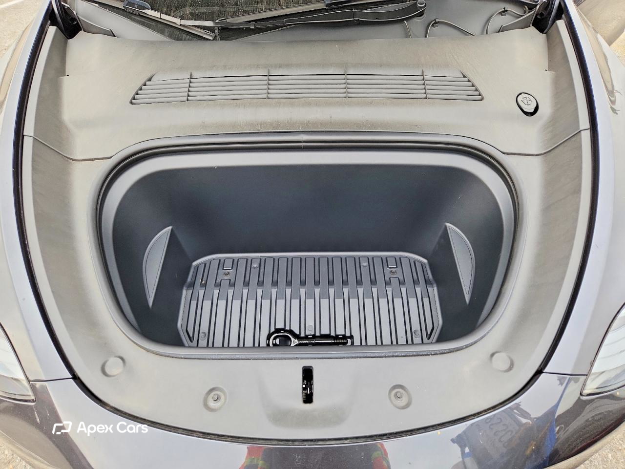 Tesla Model Y 2025