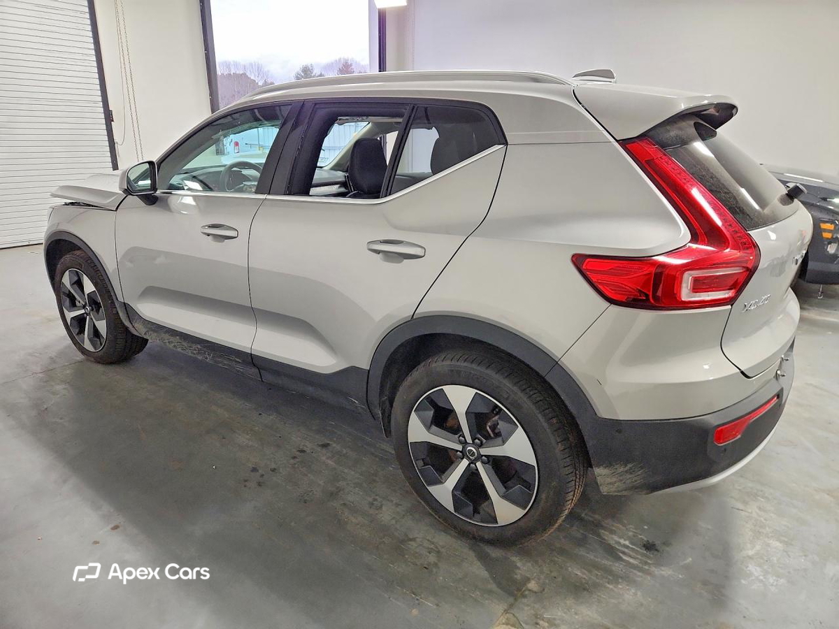 Volvo XC40 2025