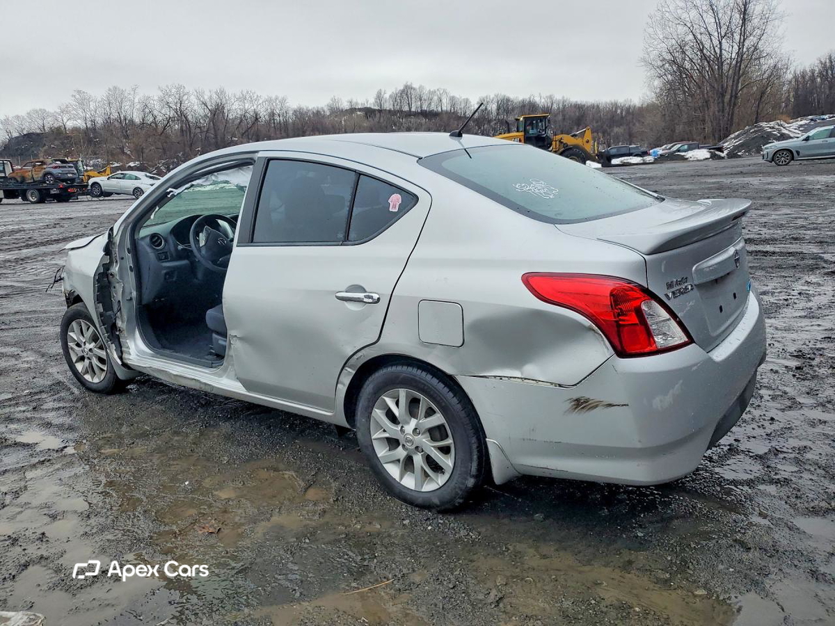 Nissan Versa 2015