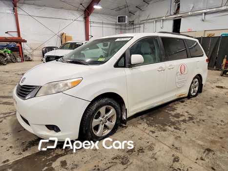 Toyota Sienna 2011 - Image 1 of 13