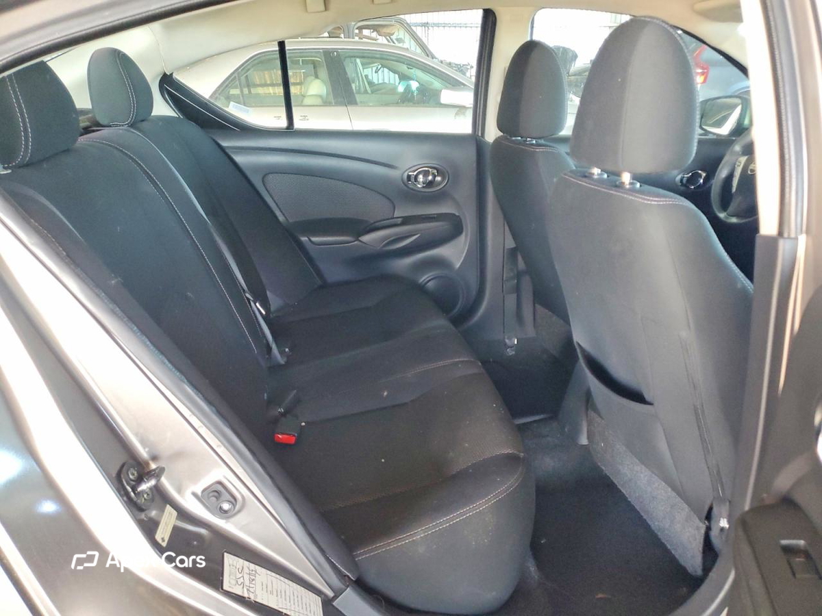 Nissan Versa 2015