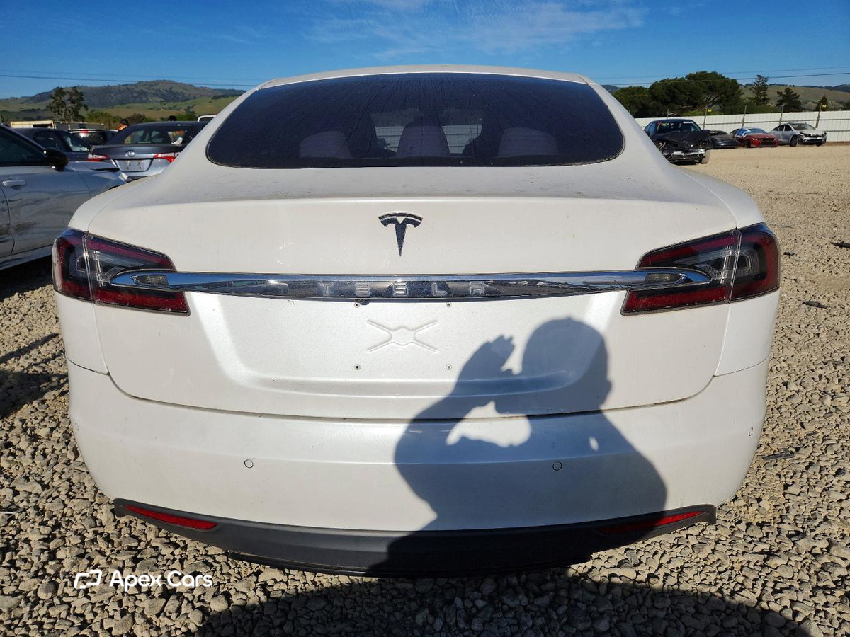 Tesla Model S 2015